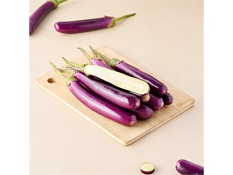 fresho! Purple Brinjal - Long, 250 g