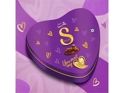 Cadbury Dairy Milk Silk Heart Shaped Valentine's Day Chocolate Gift Box, 135 g
